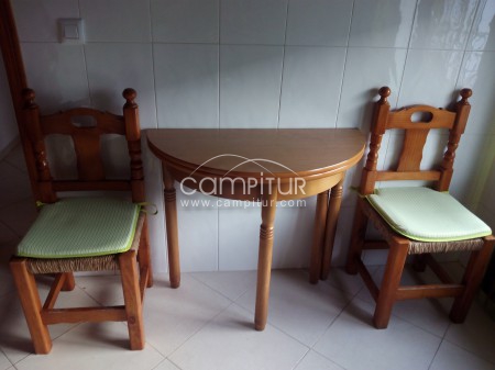 Venta de mesa redonda extensible y dos sillas
