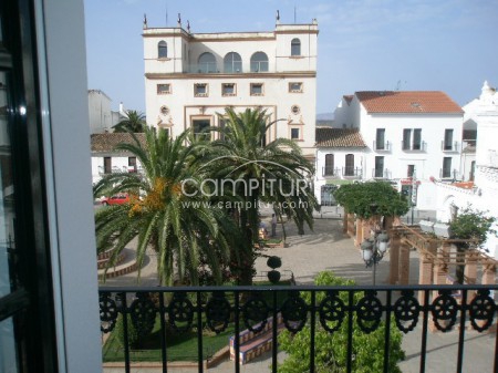 SE ALQUILA PISO EN PLAZA DEL CRISTO 8