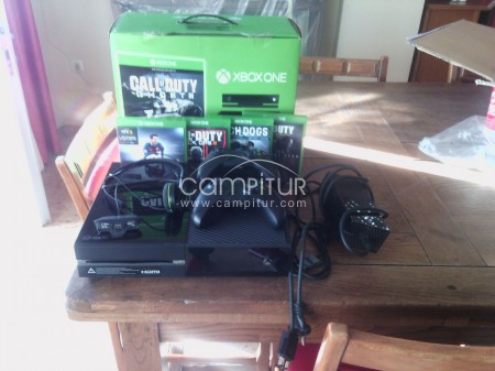 Vendo Xbox One 500gb 2 mandos y 4 juegos