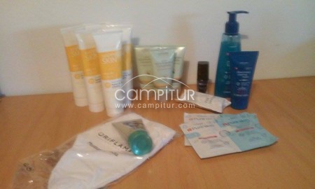 Foto 2 de VENDO LOTE DE PRODUCTOS COSMÉTICOS POR CAMBIO NEGOCIO