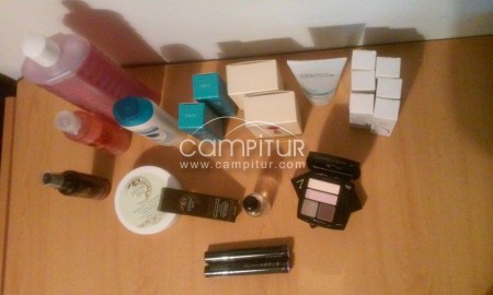 Foto 2 de VENDO LOTE DE PRODUCTOS COSMÉTICOS POR CAMBIO NEGOCIO
