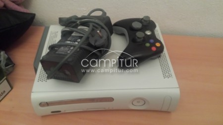 Vendo Xbox 360 con RGH, 2 mandos. 250GB.