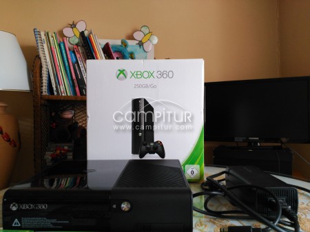 VENDO XBOX 360 NUEVA EDICIÓN REGALO 1 JUEGO