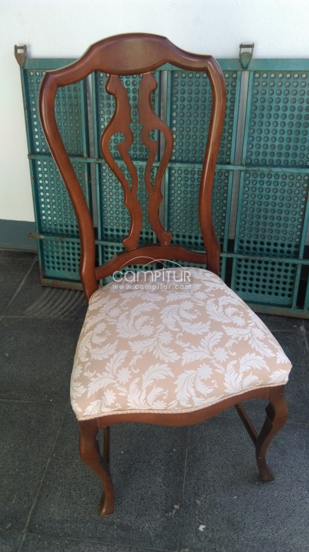 se venden tres sillas