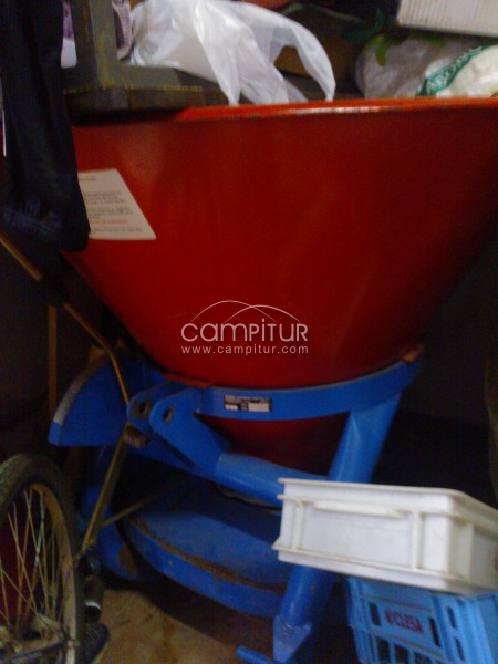 Foto 2 de VENDO TRACTOR EBRO 160 Y ACCESORIOS