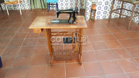 Se vende máquina de coser antigua 