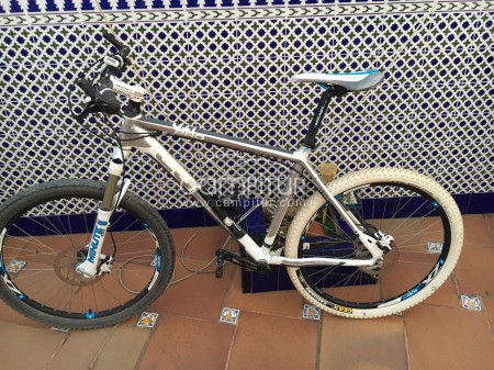 Vendo bicicleta montaña CUBE