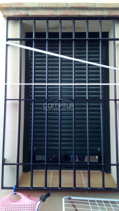 4 Ventanas de aluminio lacado en color verde