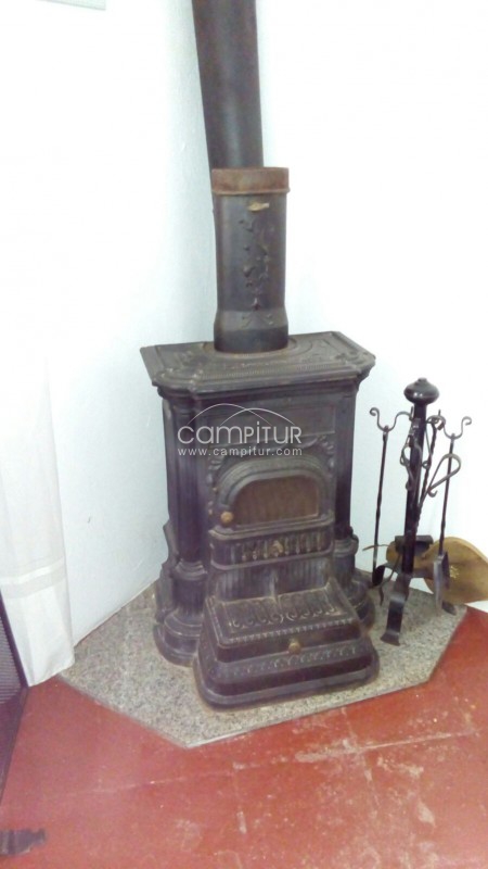 Chimenea de hierro fundido de leña