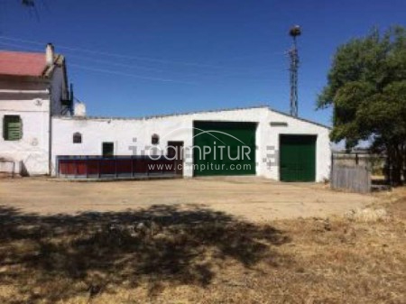 Gran oportunidad, venta de Chalet y parcela muy bien ubicadas