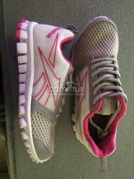 Se venden zapatillas de deporte a estrenar 