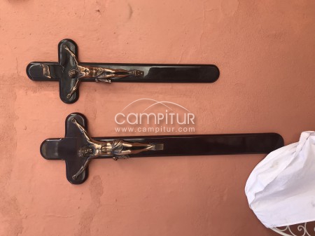 Crucifijos de gran tamaño.