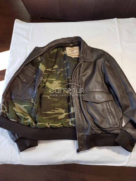 Foto 2 de Vendo cazadora de cuero estilo aviador marca Chevignon