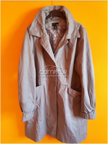 Vendo gabardina color gris marca H/M talla 46 nueva por no usar