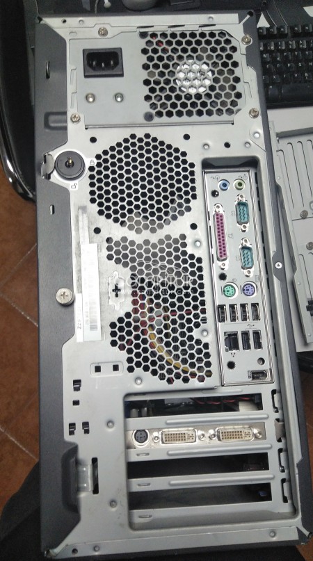 Foto 2 de IBM INTELLISTATION M PRO. C2D. 4GB RAM 160GB HDD.