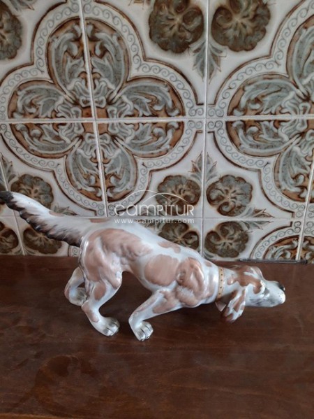 Foto 2 de ESTATUA DE LOZA REPRENSENTANDO UN PERRO