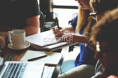 OFREZCO SALON CON RECURSOS AUDIOVISUALES EN LLERENA