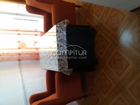 Vendo mesa Comedor + Espejo + Tapete + Naguillas + Tarima.