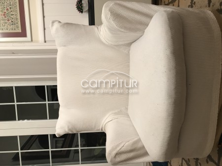 Dos fundas de sillón blancas
