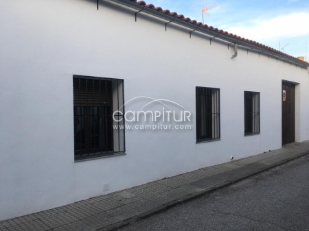 Foto 2 de Se vende casa en LLERENA