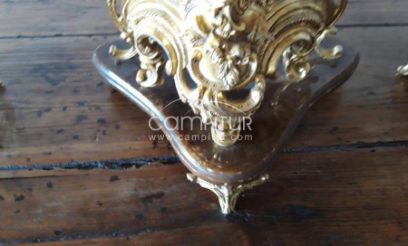 Foto 2 de CONJUNTO 2 CANDELABROS Y RELOJ DE ALABASTRO Y BRONCE DORADO