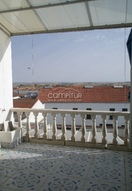 SE ALQUILA PISO EN PZA. DEL CRISTO