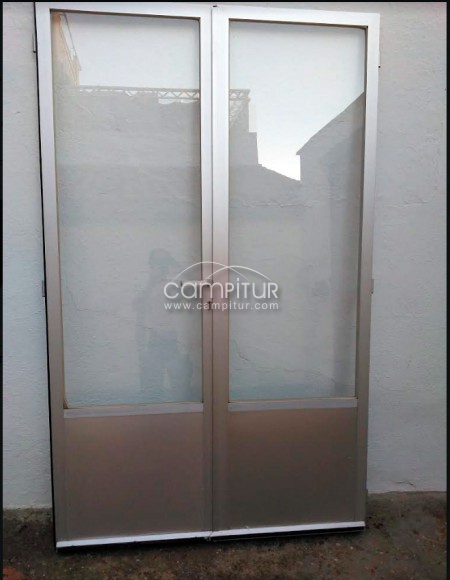Vendo puerta de aluminio