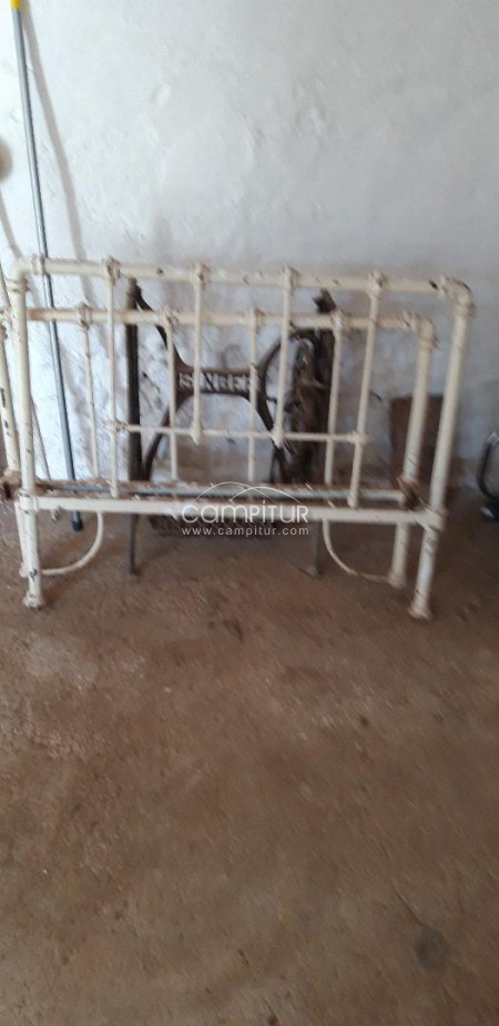 CAMA DOBLE DE HIERRO