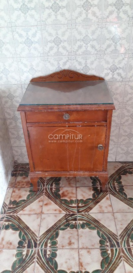 mesita de madera