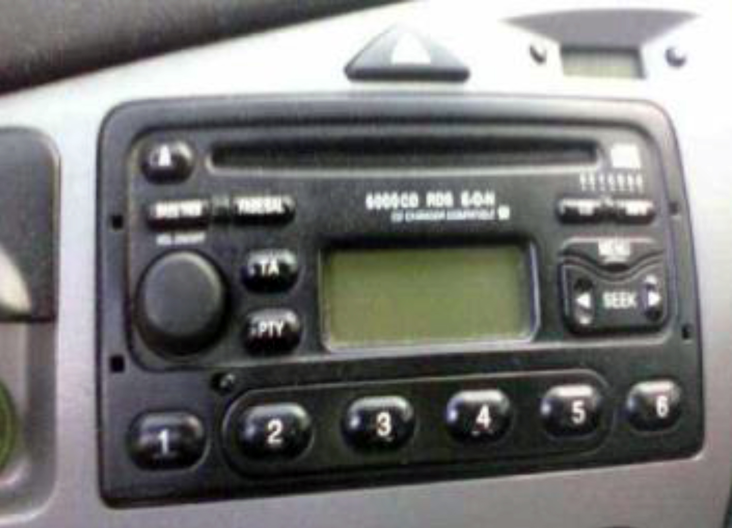 BUSCO  AUTORADIO CD PARA FORD FOCUS