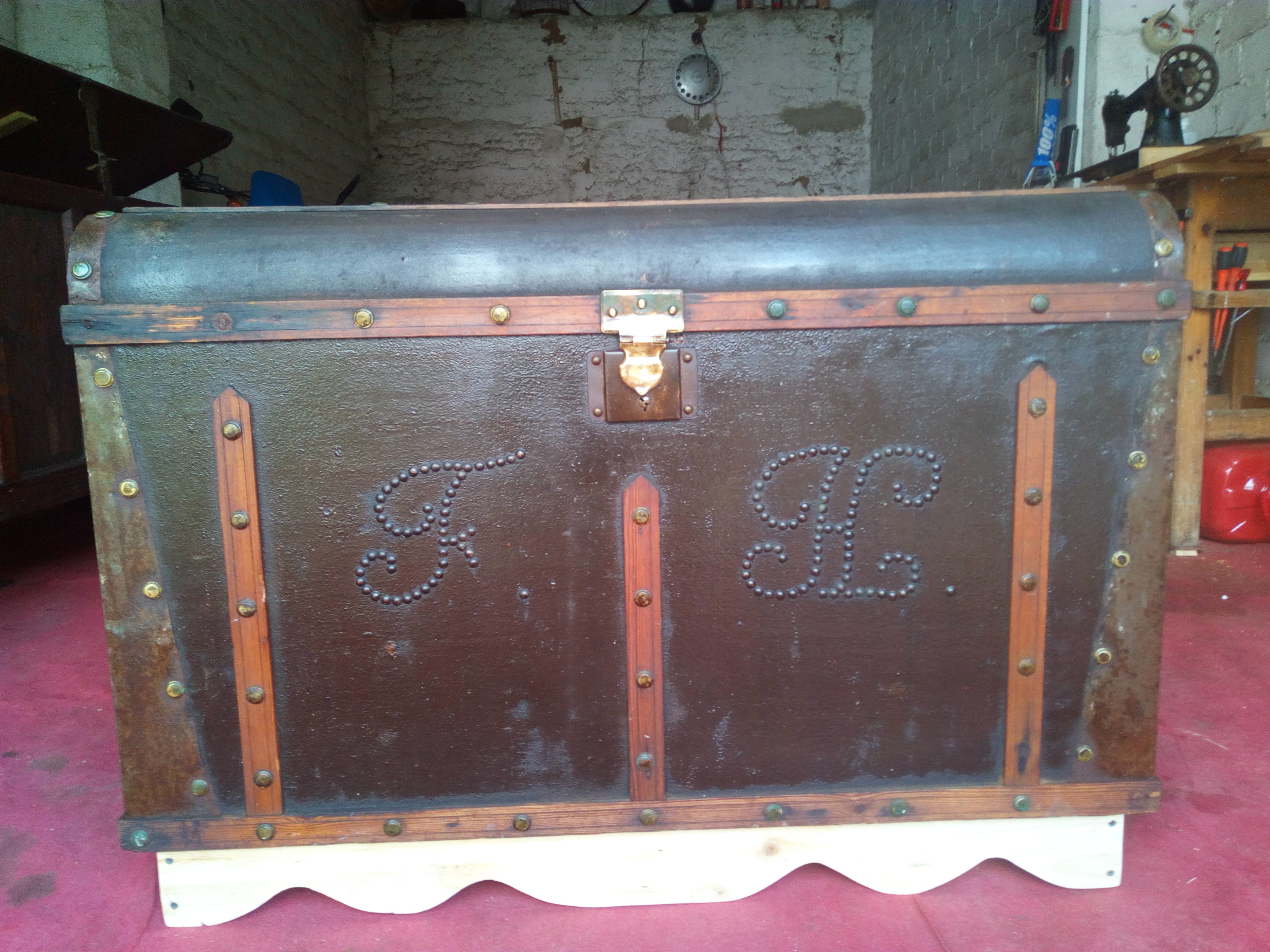 SE VENDE BAÚL ANTIGUO 