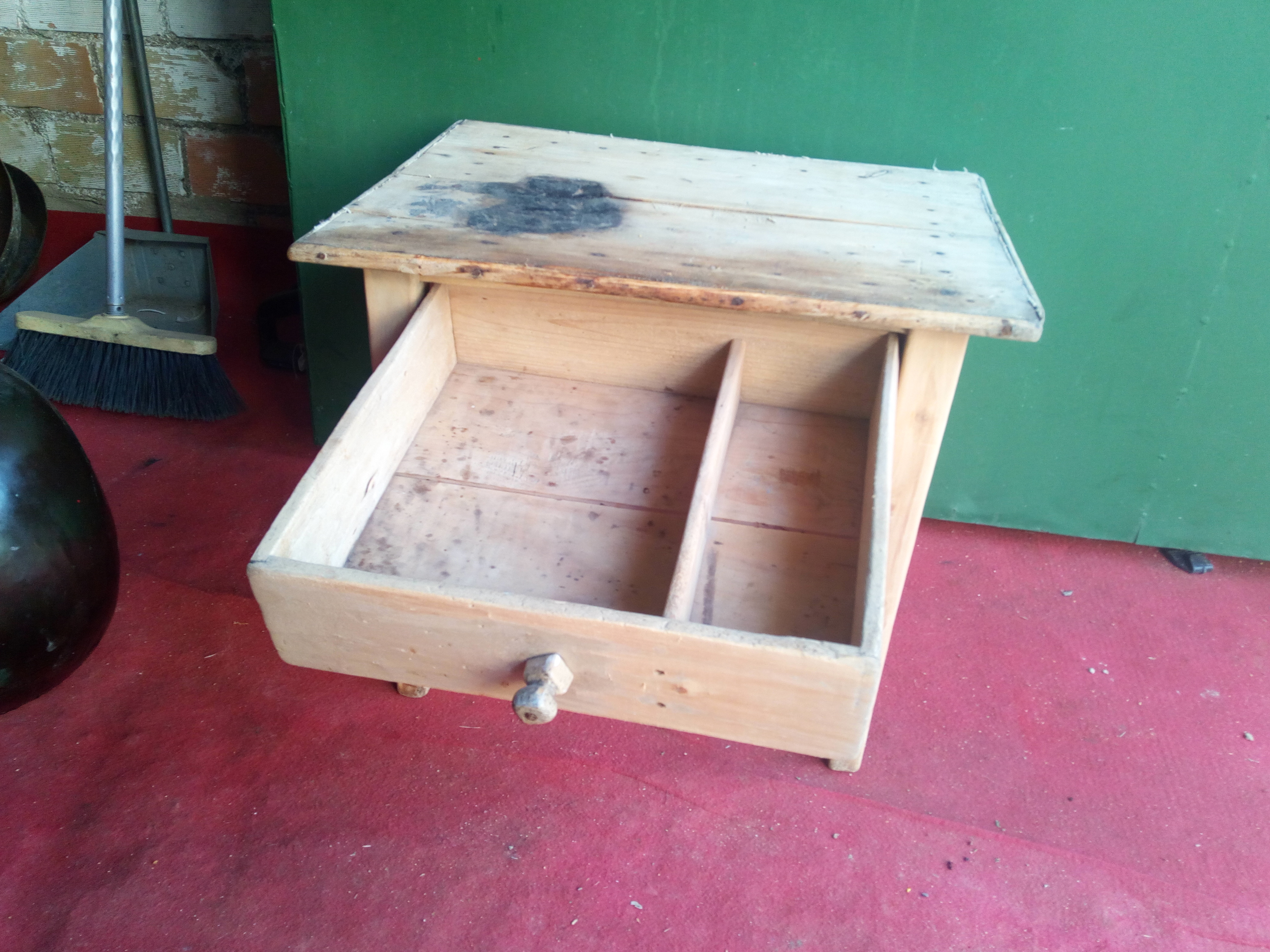 SE VENDE MESILLA ANTIGUA 