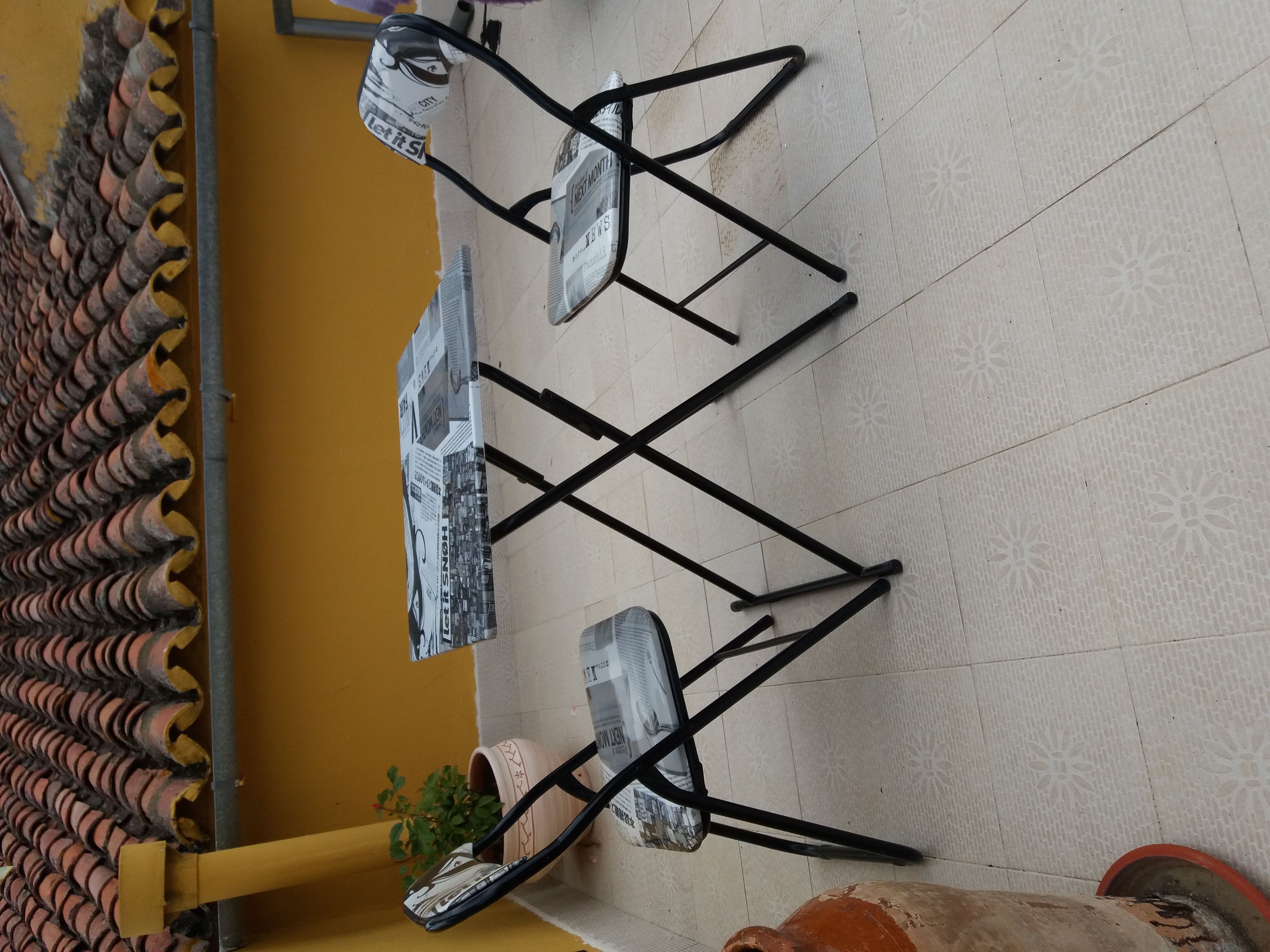 Venta de mesa + 2 sillas TODO NUEVO