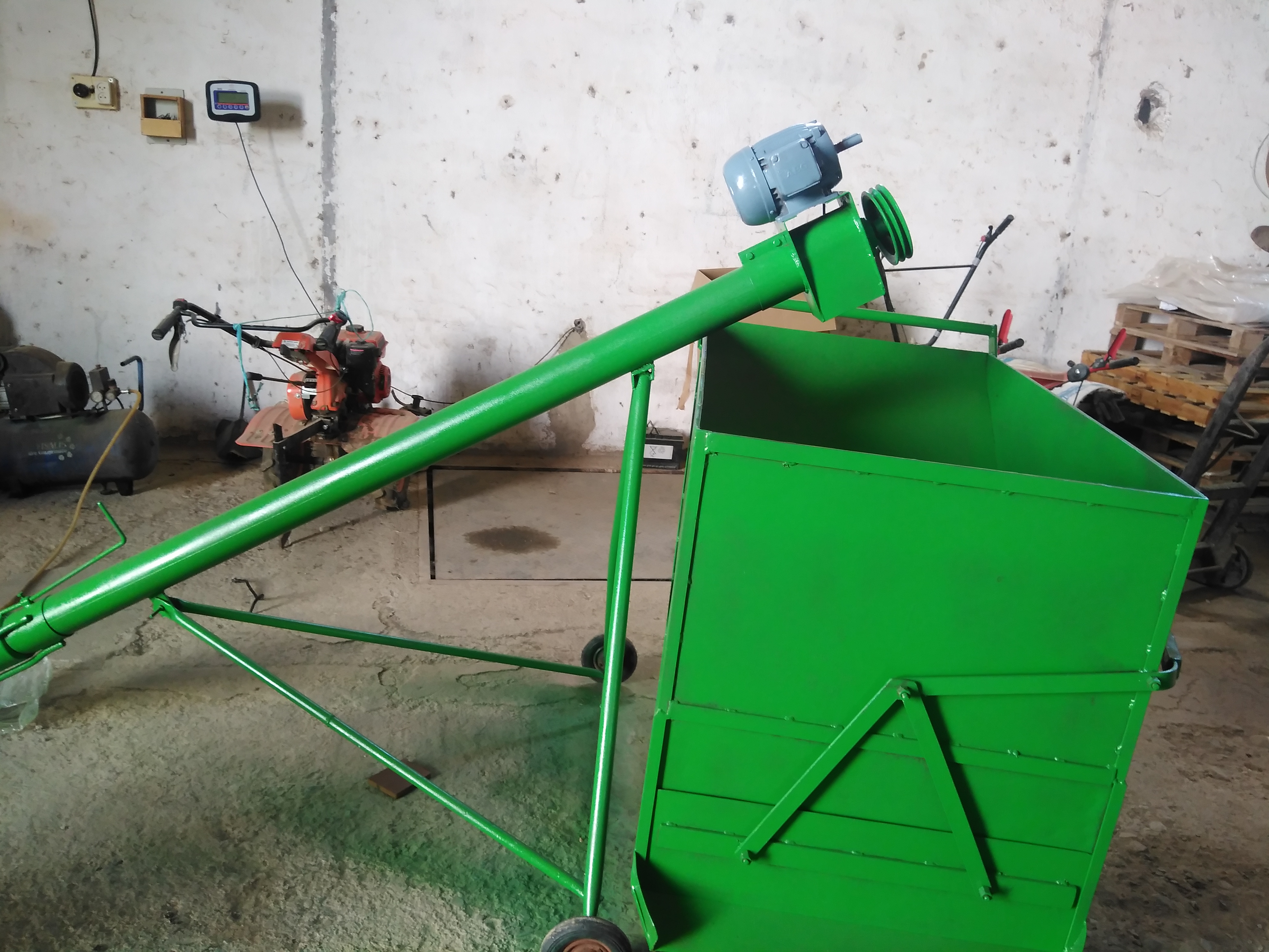 VENDO CARRITO Y SINFIN PARA ALIMENTAR MOLINO DE PIENSO