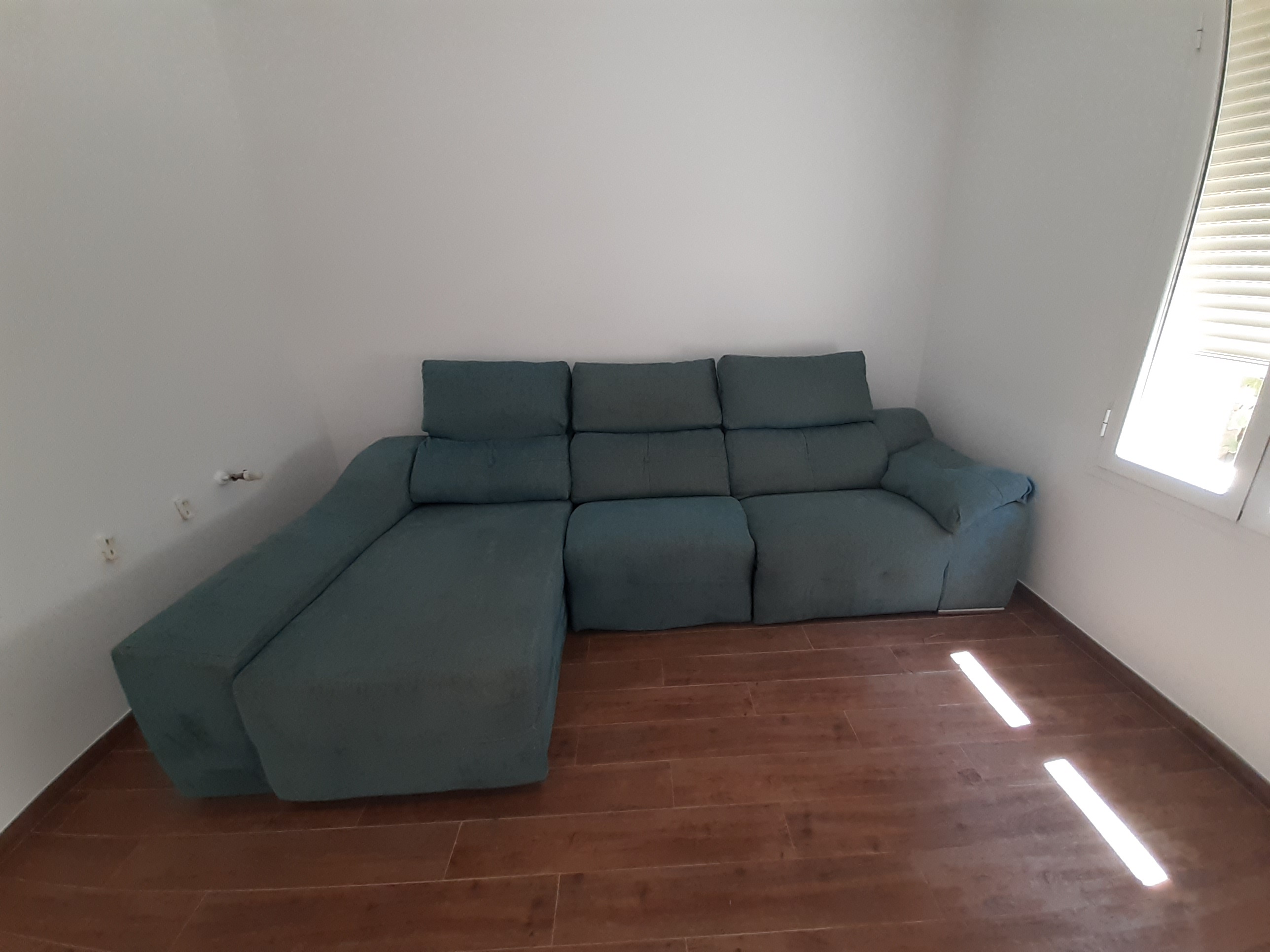 SE VENDE SOFA CHAISELONGUE COMO NUEVO