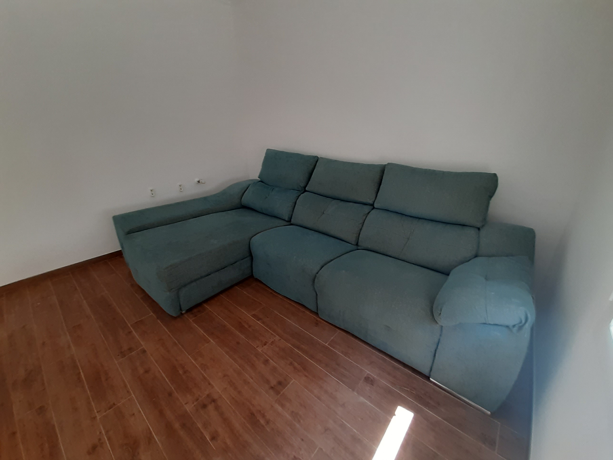 Foto 2 de SE VENDE SOFA CHAISELONGUE COMO NUEVO
