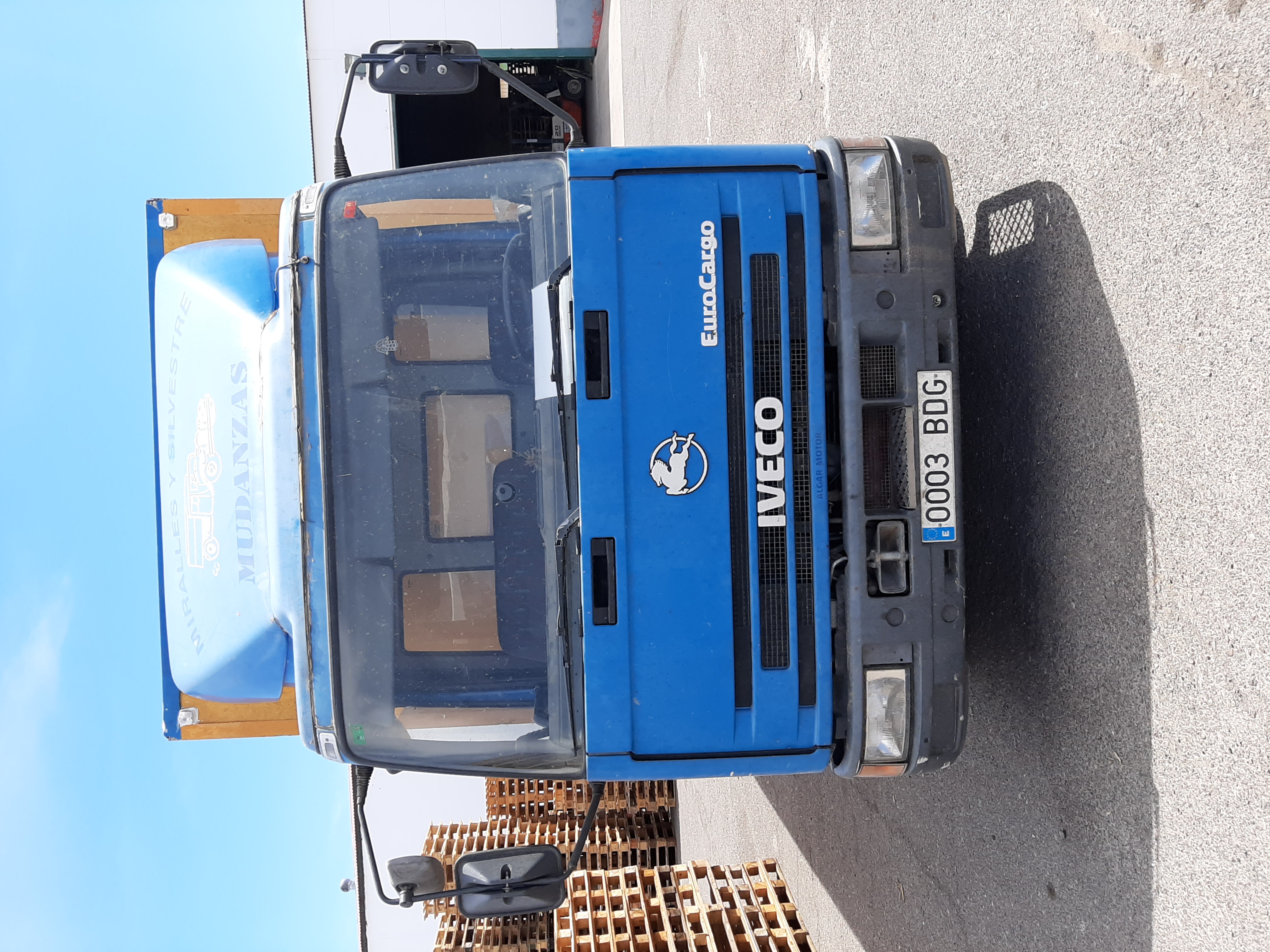 Se vende camión marca IVECO caja cerrada