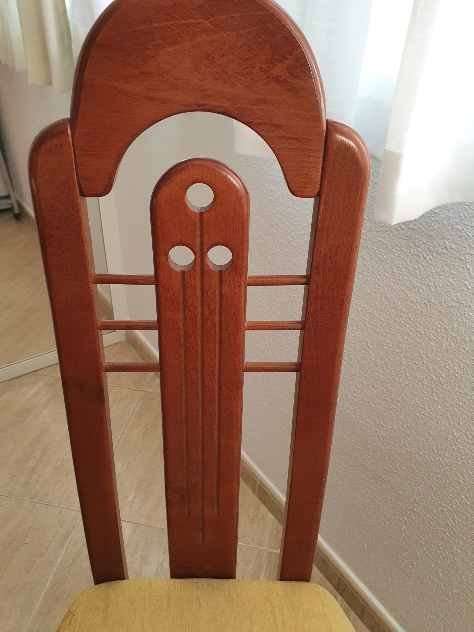 Foto 2 de 6 sillas de madera