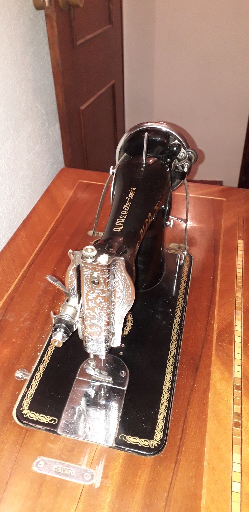 Foto 2 de MAQUINA DE COSER ALFA
