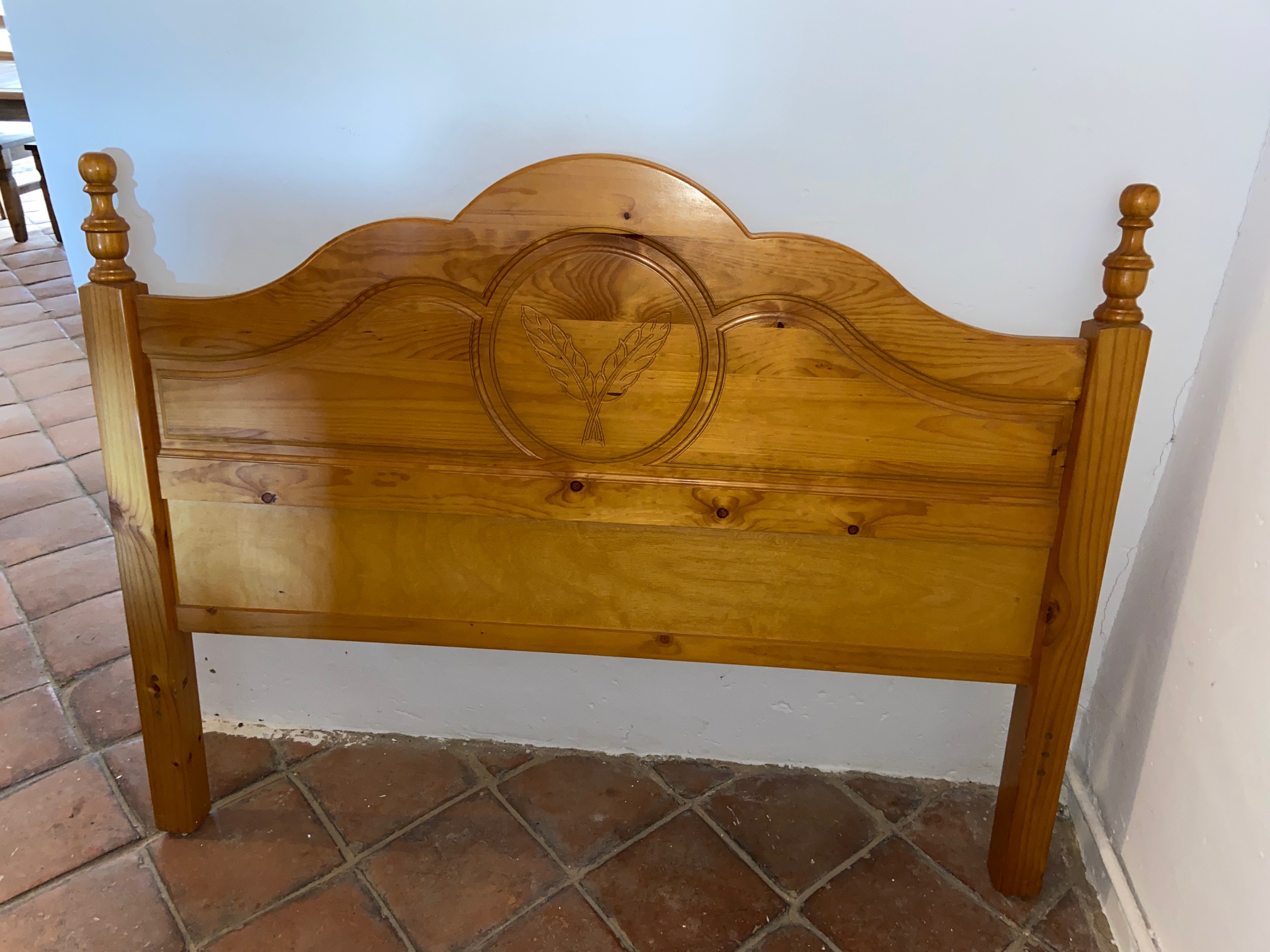 Cabecero de cama provenzal