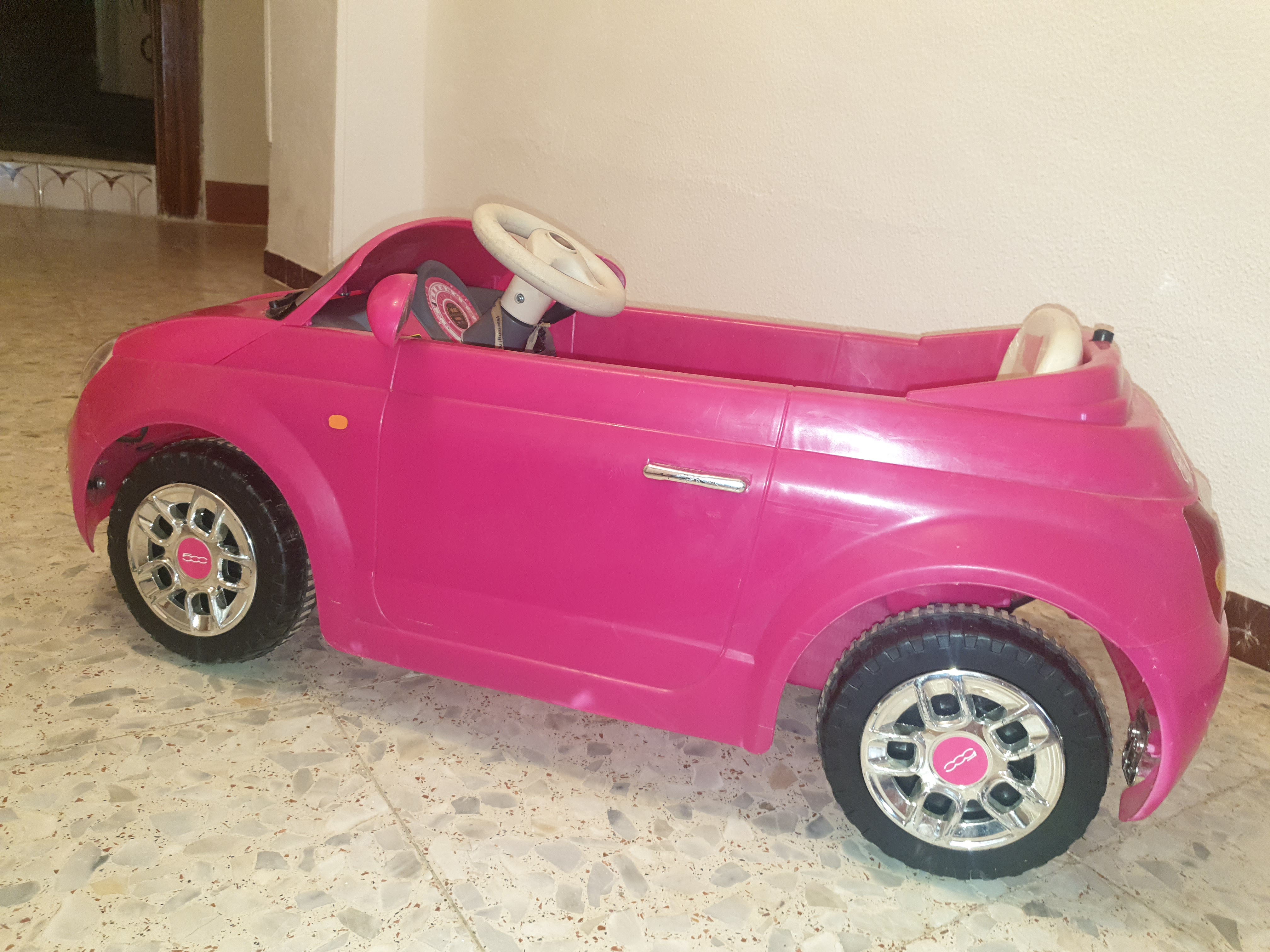 Se vende coche niña eléctrico 