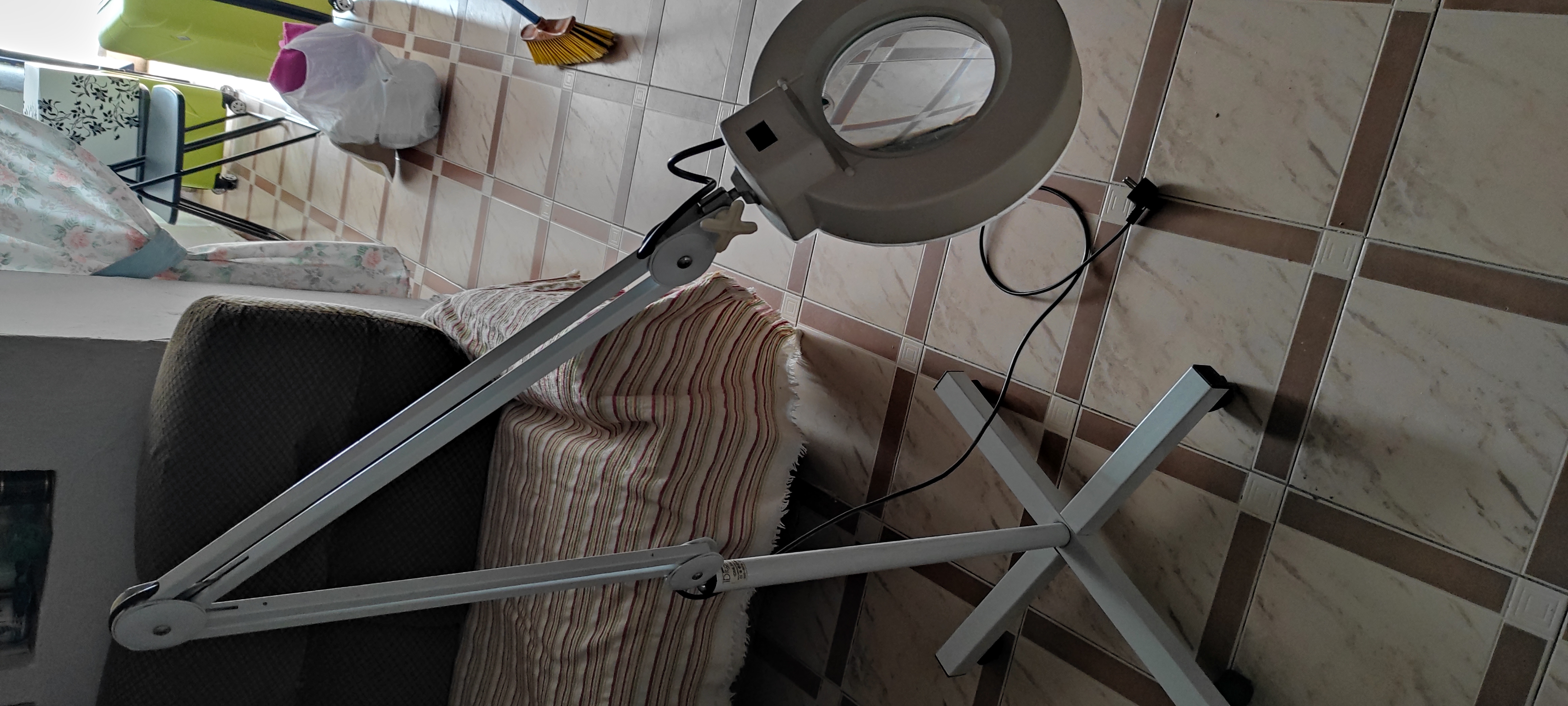 Foto 2 de Se vende lupa lámpara estética