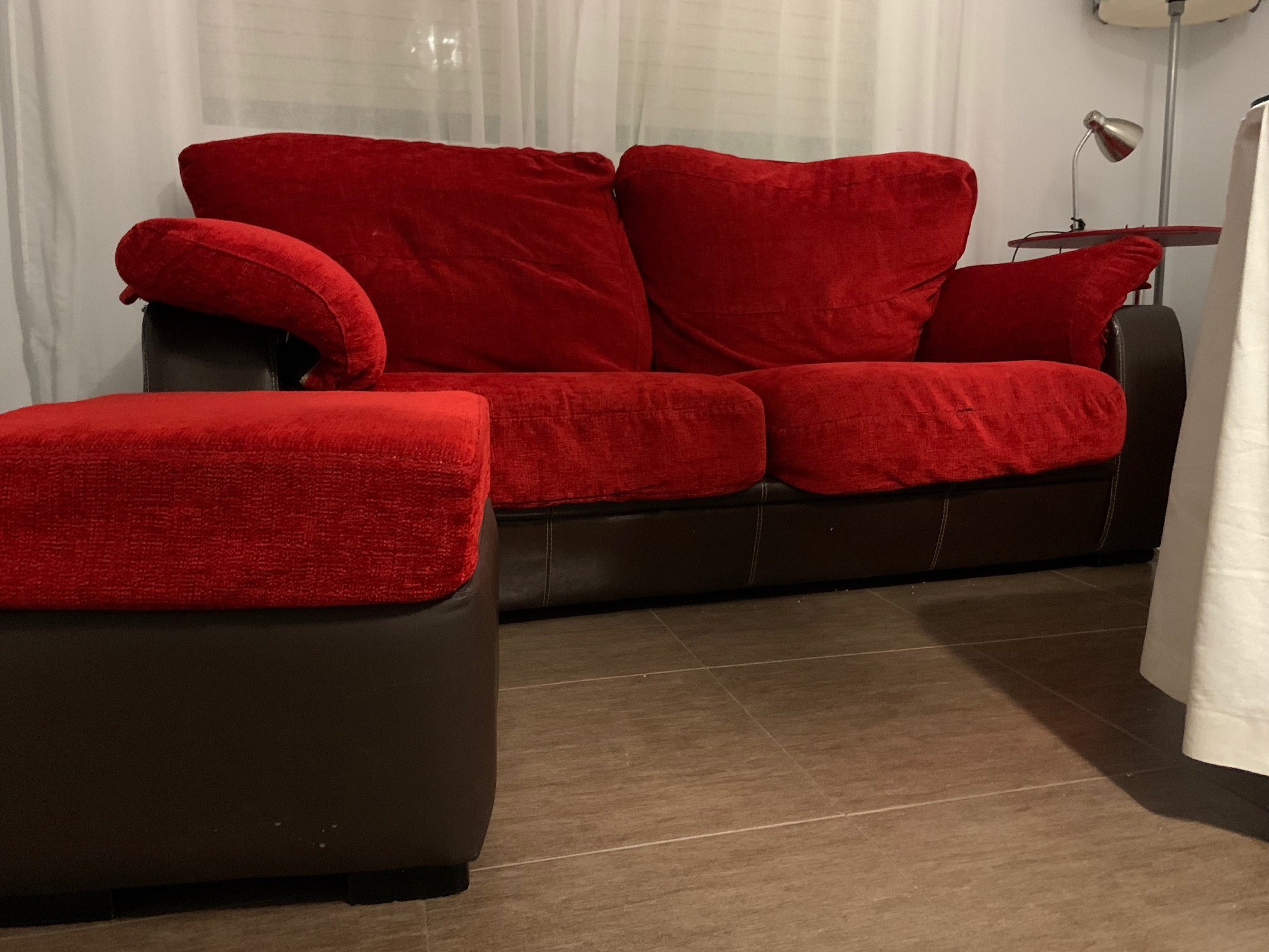 Vendo Sofá Rojo + puff