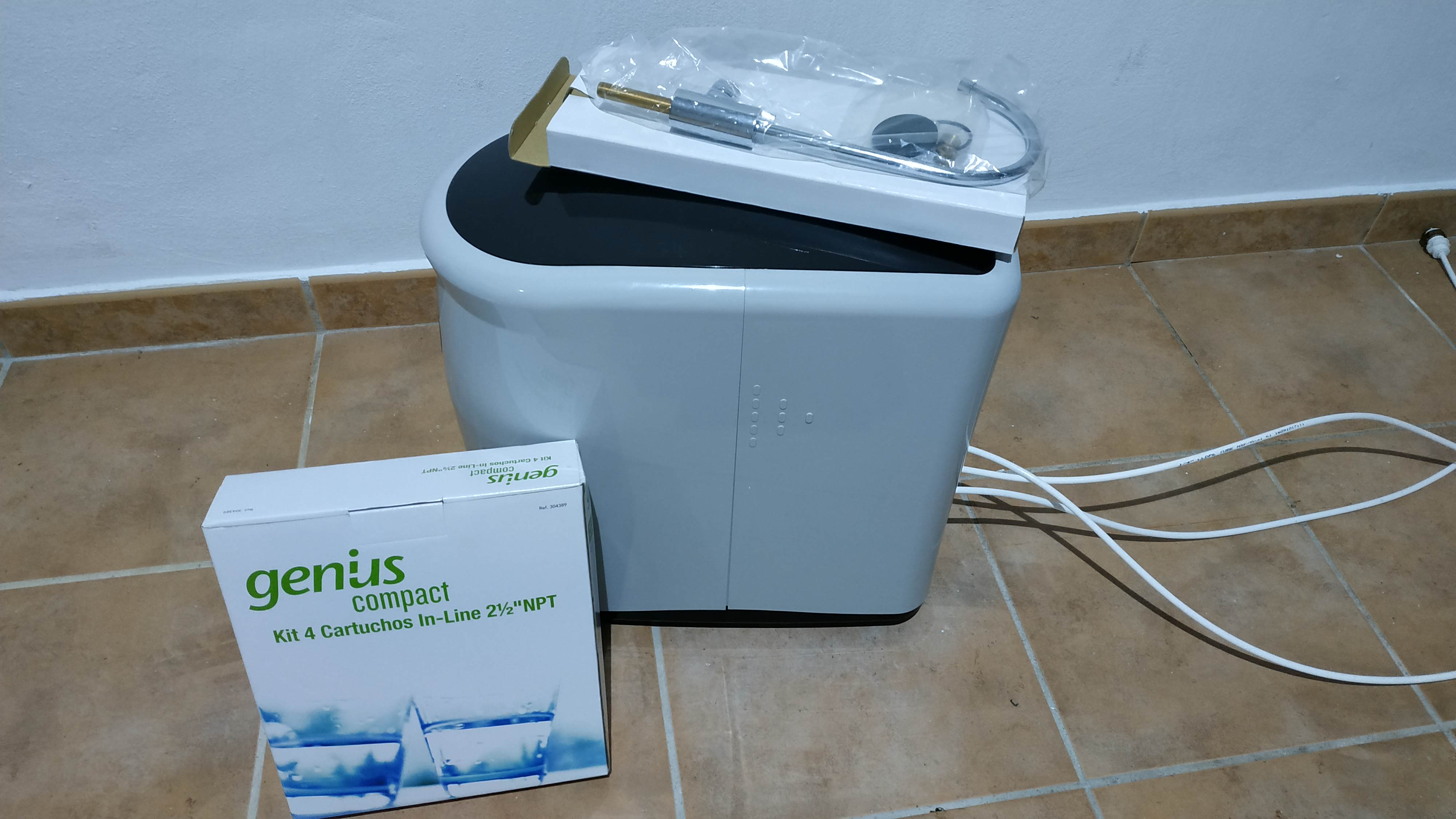 Osmosis Inversa - Depuradora de agua del grifo y caja con Filtros nuevos