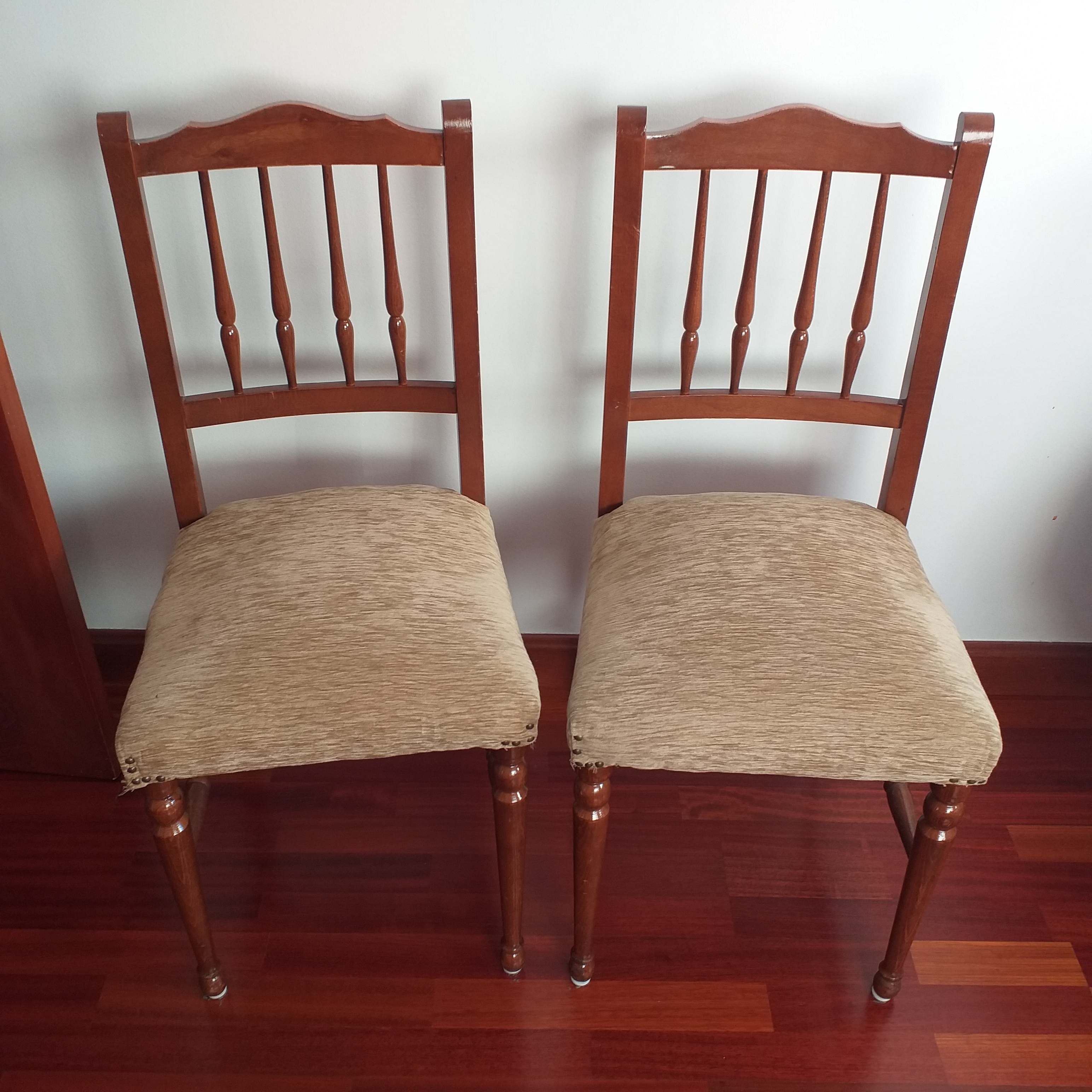 4 Sillas Madera en muy buen estado
