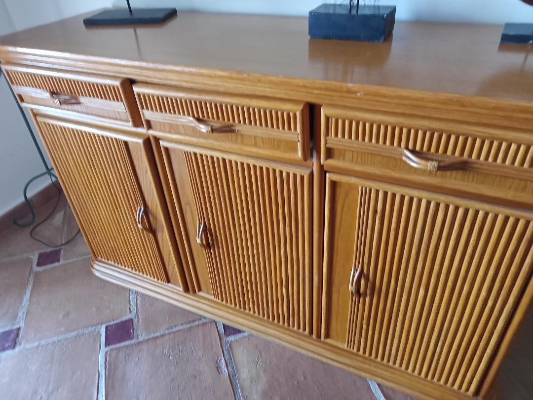 APARADOR DE NOGAL ESTILO BAMBÚ