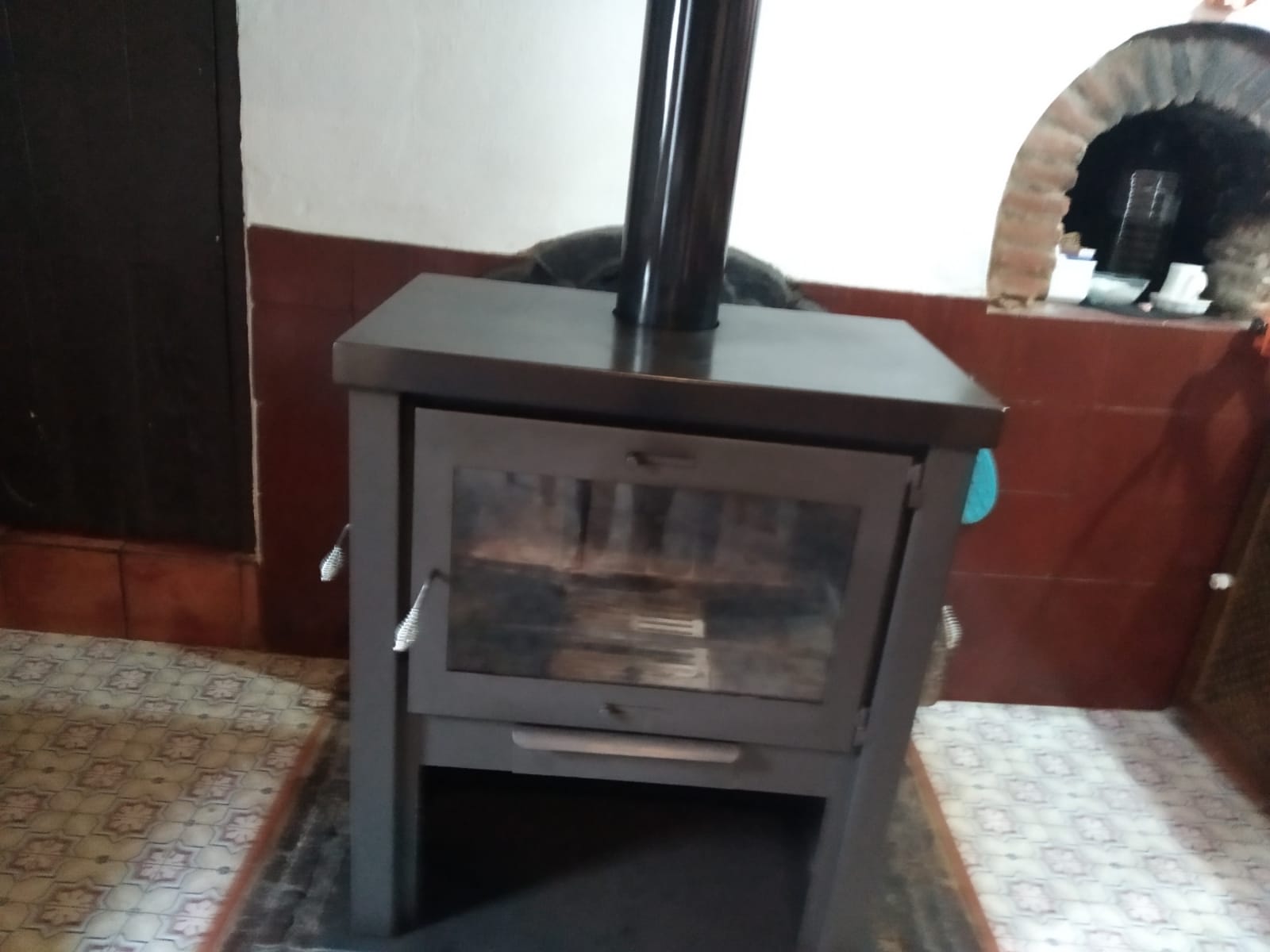Foto 2 de Se vende estufa de leña