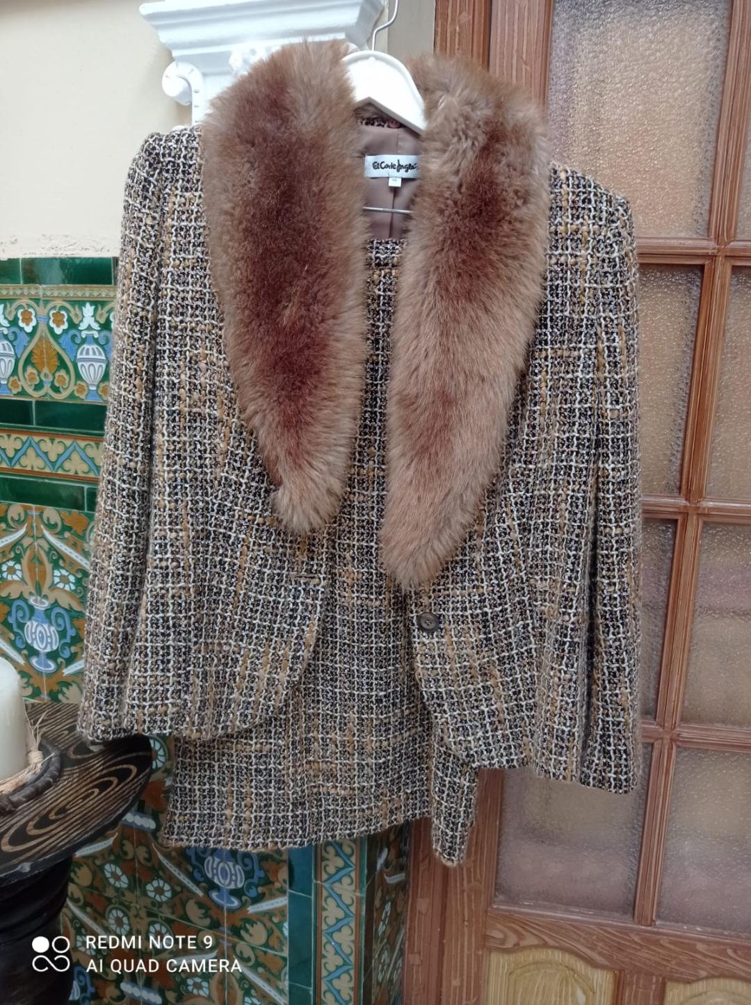 BONITO TRAJE CON CUELLO DE PIEL ESTILO CHANEL