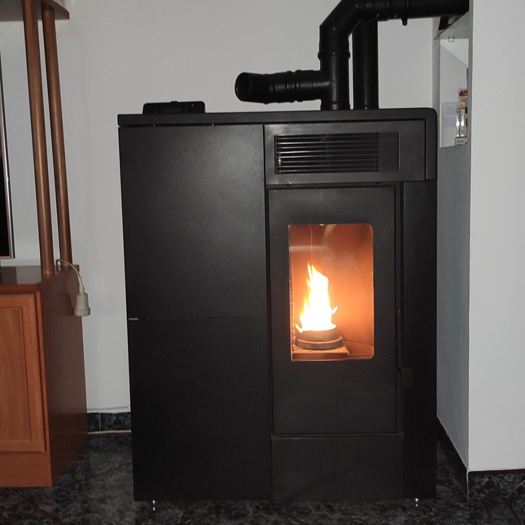 Foto 4 de Vendo estufa de pellet 12kw canalizable mod.NEVADO Negro