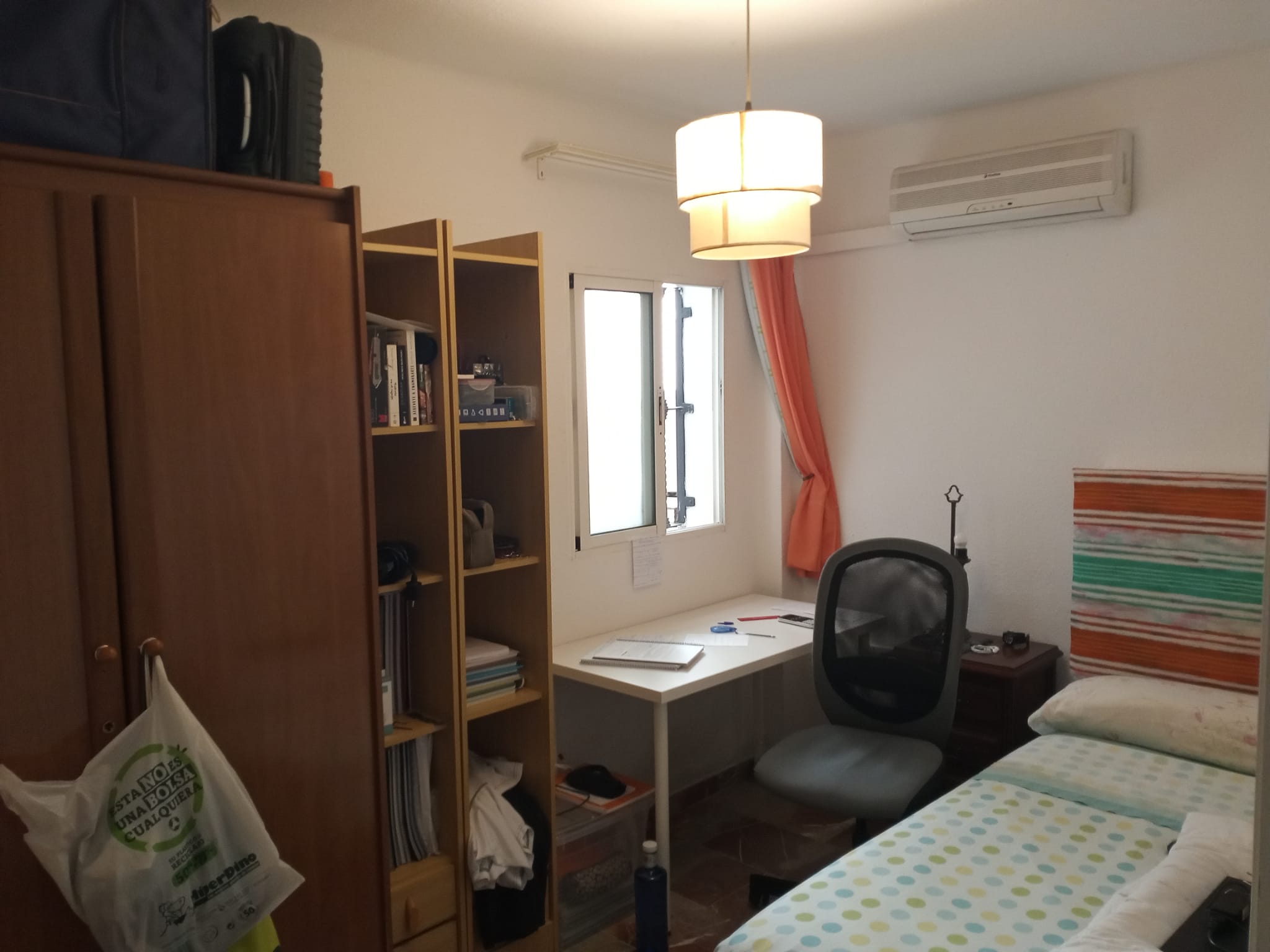 Sevilla, se alquila habitación en piso compartido